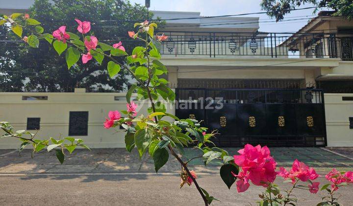 Rumah Murah + Kolam Renang Tanah Luas Di Komplek Perumahan Aman  1