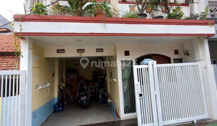 Rumah Minimalis Modern Harga Murah 2.5 Lantai Bagus Siap Huni 1