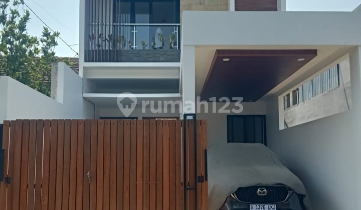 Rumah Minimalis 2 Lantai Strategis Bagus Siap Huni
