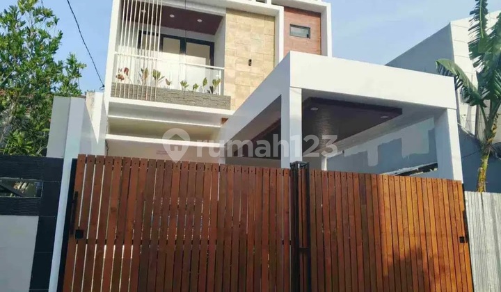 Rumah Minimalis 2 Lantai Strategis Bagus Siap Huni