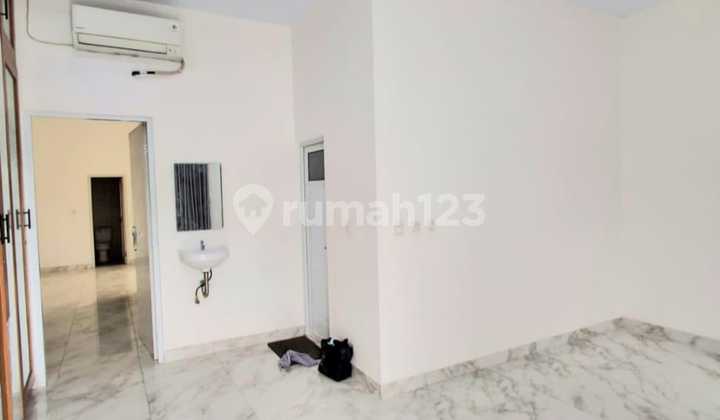 Luxury House Nice Design Rawamangun 2