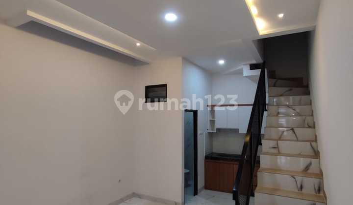 Affordable 3-Story House Near Al Azhar Rawamangun 2