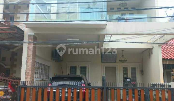 Rumah 2 Lantai Strategis Aman Nyaman