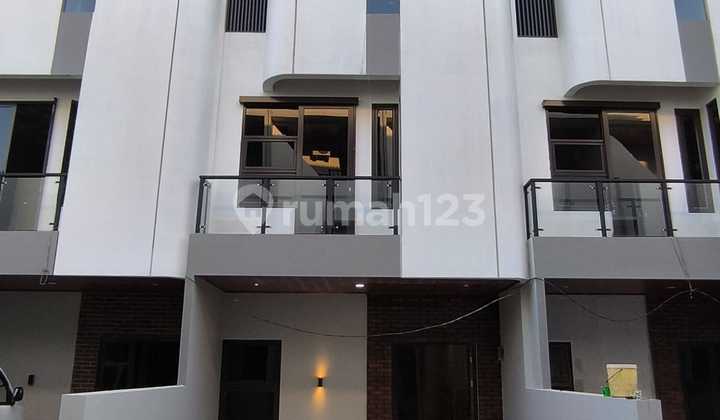 Rumah 3 Lantai Murah Dekat Al Azhar Rawamangun