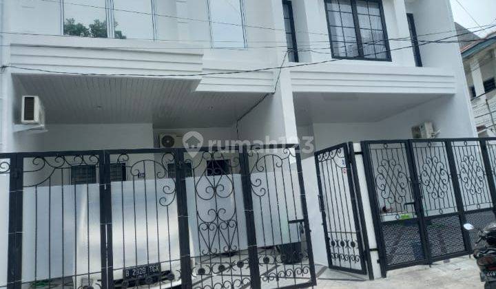 Rumah 3 Lantai Mewah Desain Bagus Elegan Dalam Komplek 2