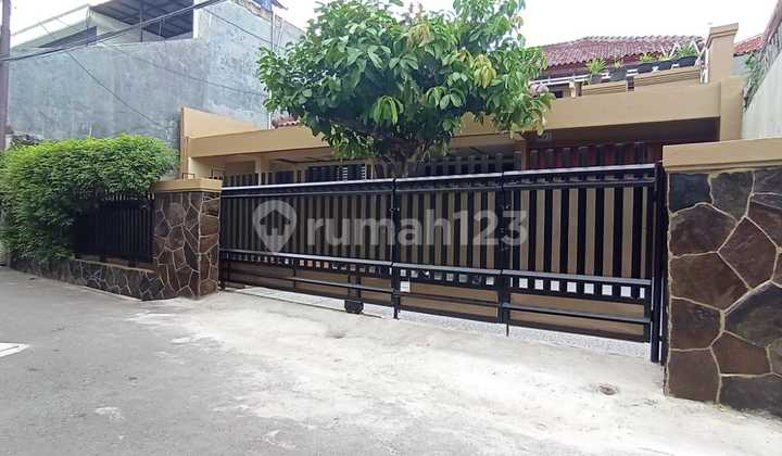 House Price Reduced in Utan Kayu Selatan, East Jakarta