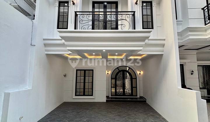 Rumah Siap Huni Plus Rooftop Di Jagakarsa