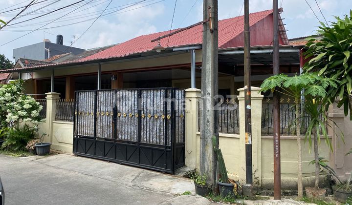 Ready-to-Occupy House with Rental Unit and Kiosk Bonus in Jati Asih 2