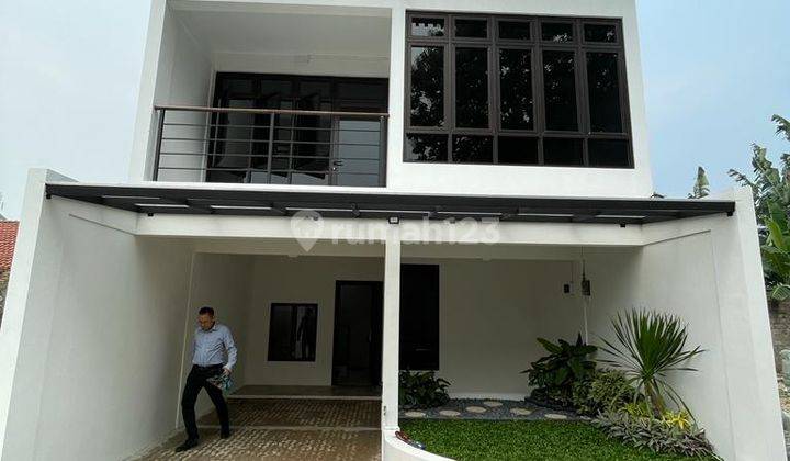 Rumah 3 Lantai Bagus SHM di Jatibening, Bekasi 1