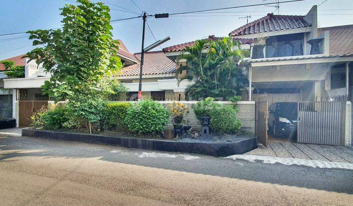 Rumah 2 Lantai Bagus SHM Komplek Elit Pondok Bambu Jakarta Timur 1