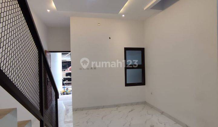 Rumah 2 Lantai Unfurnished SHM di Jatinegara Kaum , Jakarta Timur 2