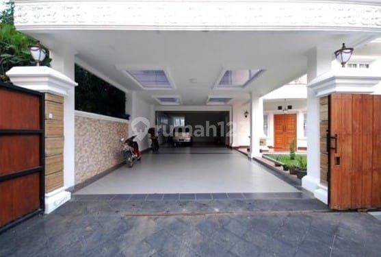 Rumah Mewah Semi Furnished Waringin Permai Jakarta Timur  2