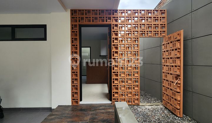 New 3-Story House in Jagakarsa 2