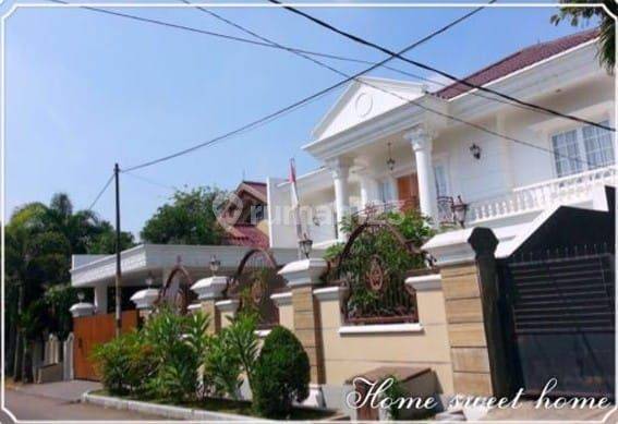 Rumah Mewah Semi Furnished Waringin Permai Jakarta Timur  1