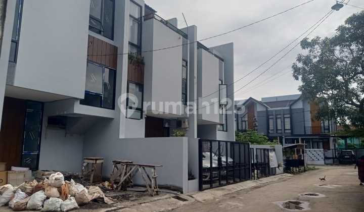 Rumah Baru Siap Huni Di Duren Sawit