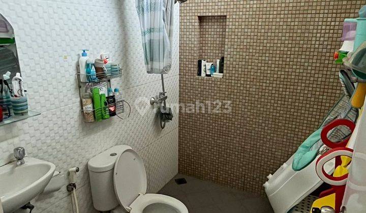 Rumah 2 Lantai Bagus Semi Furnished di Rawamangun , Jakarta Timur 2