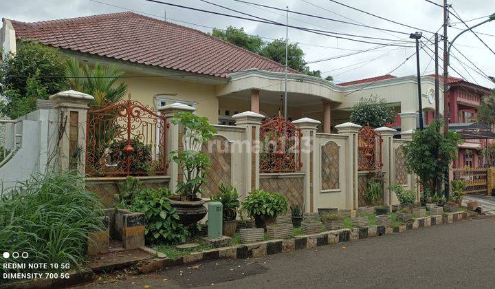 Rumah Bagus Semi Furnished SHM di Billymoon , Jakarta Timur 1