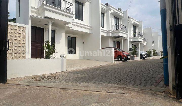 Rumah 2 Lantai Bagus SHM di Jalan Ratna Jatibening , Bekasi 2