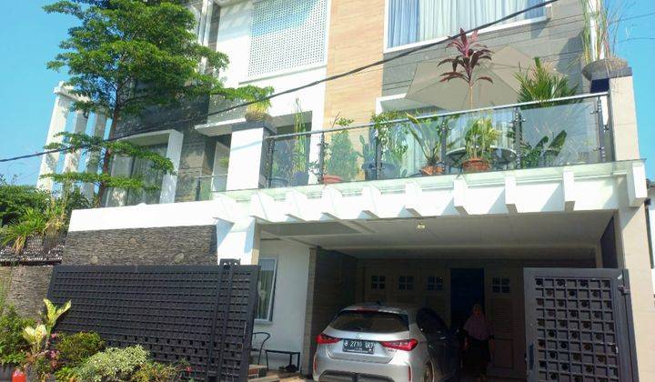 Rumah 3 Lantai Bagus SHM di Billymoon Pondok Kelapa, Jakarta Timur 1