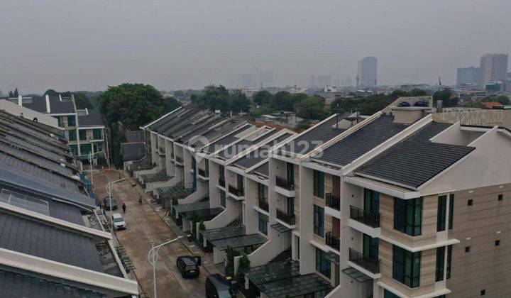 Rumah 2 Lantai Baru Exclusive SHM di Pondok Indah, Jakarta Selatan 2