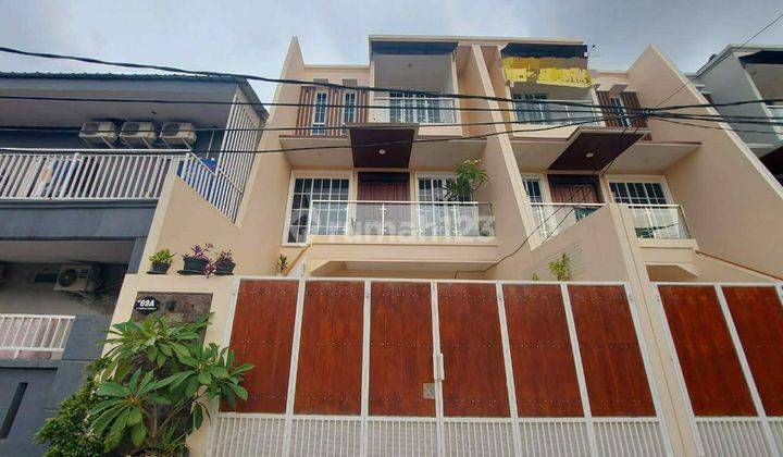 Rumah 3 Lantai Baru Semi Furnished di Kalibata, Jakarta Selatan 2