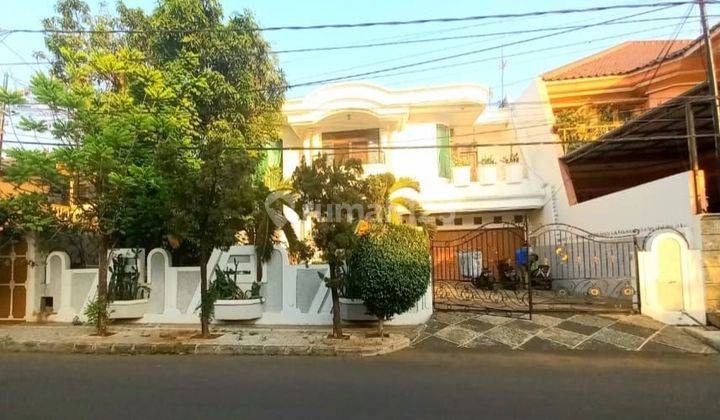 Rumah mewah luas dengan kolam renang pondok  jakarta timur  1