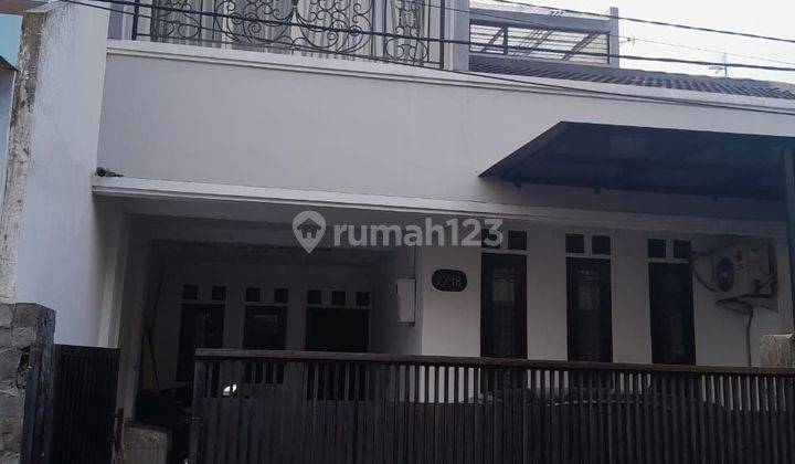 Rumah terawat pondok bambu jakarta timur lingkungan nyaman tenang 1