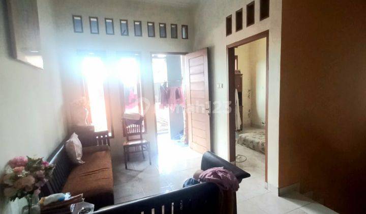 Rumah 2 Lantai Bagus di Pondok Bambu, Jakarta Timur 2