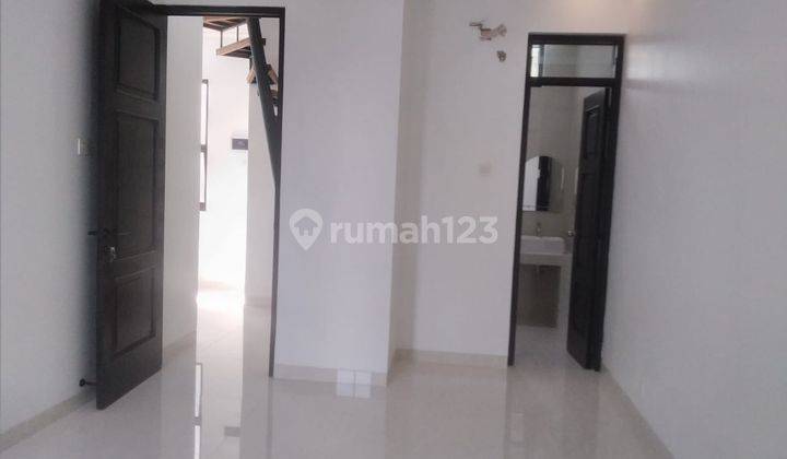 Rumah 2 Lantai Baru SHM di Komplek Cinere, Depok 2