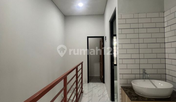 Rumah Baru selangkah ke jalan raya  kodau akses tol jati warna 2