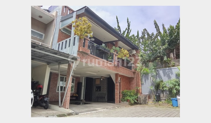 Rumah dengan Attic-Room Berkamar 6, Dalam Cluster Private di Fatmawati Pondoklabu