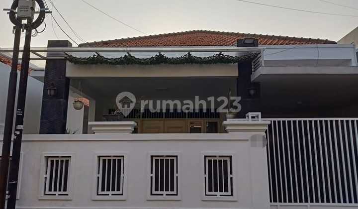 Rumah Cantik 1,5 Lantai di Utan Kayu Matraman Jakarta Timur