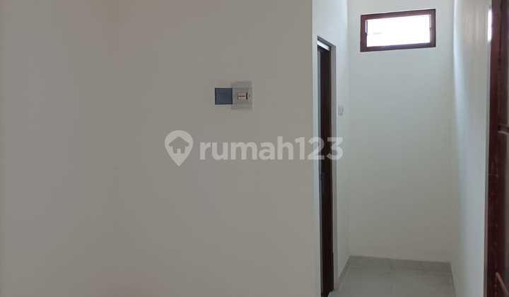 Rumah kost kost'an 9 pintu, bangunan baru di Duren sawit Jakarta Rumah kost kost'an 9 pintu, bangunan baru di Duren sawit Jakarta