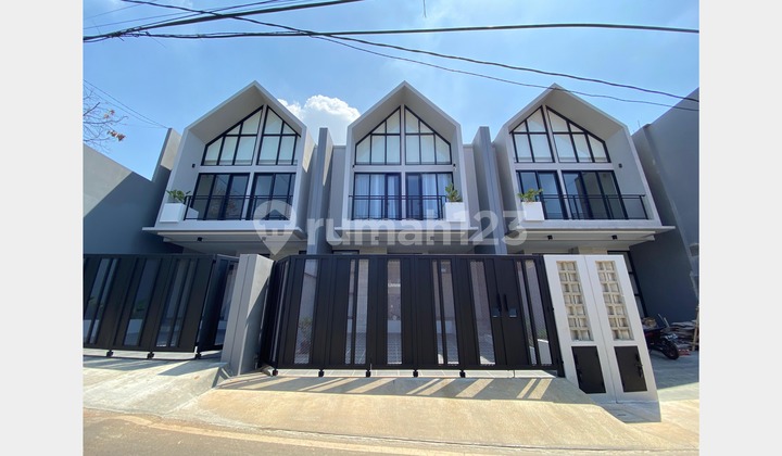Rumah Baru Ready 2 Lantai Lokasi di Kramat Jati Jakarta Timur 2
