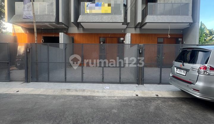 Rumah Baru 2 Lantai dalam Perumahan Jatiwarna, Bekasi Rumah Baru 2 Lantai dalam Perumahan Jatiwarna, Bekasi