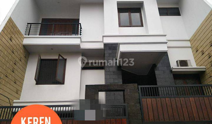 Rumah 3 Lantai Semi Furnished SHM di Rawamangun, Jakarta Timur 1