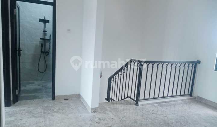 Cluster Baru 2 lantai one gate sistem, Row jalan Lebar di dalam cluster di Jatiwaringin  2