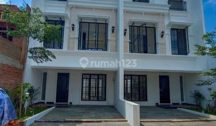 Rumah Townhouse 3 Lantai Baru SHM di Mampang Prapatan, Jakarta Selatan 1