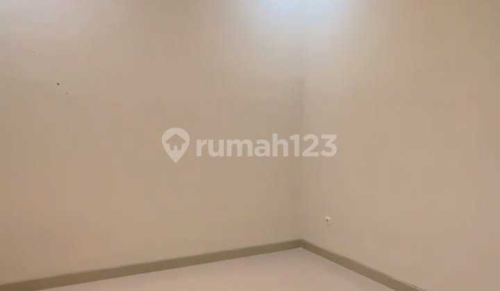 Siap Huni, Rumah, 2 Lantai, Bebas Banjir di Duren Sawit 2