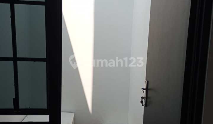 Rumah Modern Classic dalam Cluster Kalisari, Jakarta Timur 2