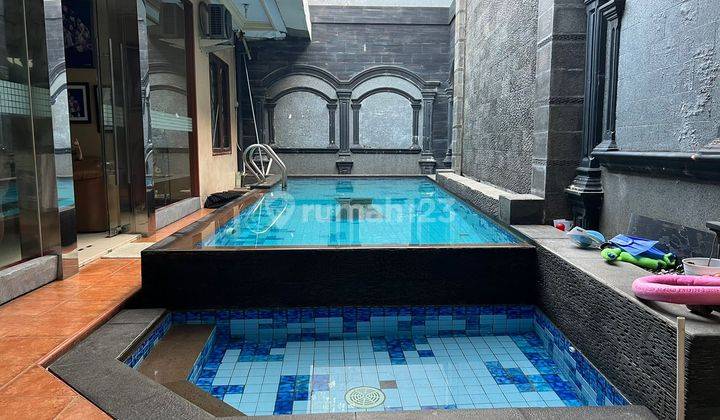 Rumah Secondary Ada Kolam Renang di Duren Sawit 1