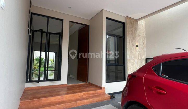 Rumah Bagus Strategis Dalam Komplek di Jatiwaringin 2