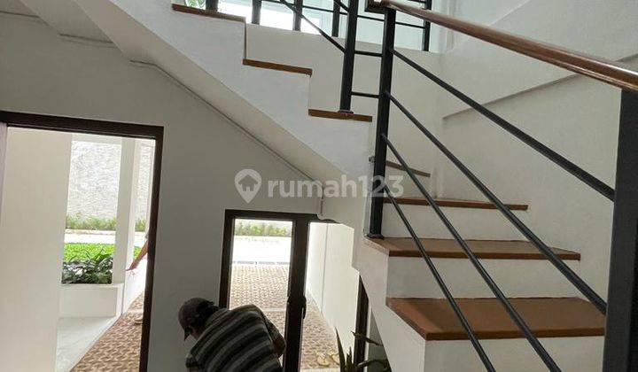 Rumah Bagus 3 Lantai Siap Huni di Jatibening 2