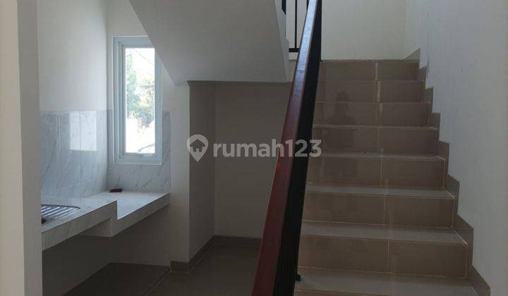 Rumah 2 Lantai Bagus Posisi Hook di Pondok Kelapa  2