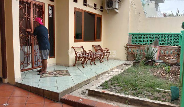 Rumah Cantik Terawat Siap Huni di Duren Sawit  2