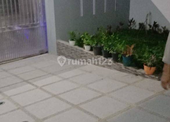 Rumah Cantik Dan Strategis di Duren Sawit 2