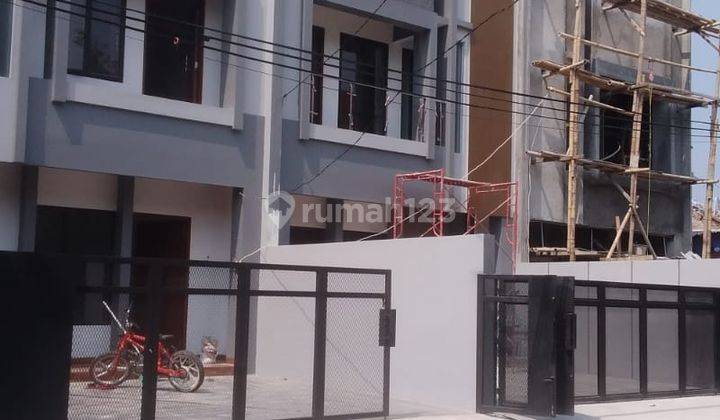 Rumah Semi Industrial Style Dalam Komplek Cinere 2