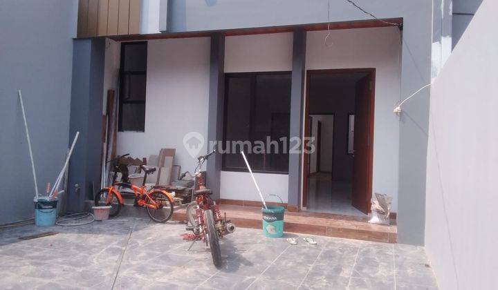 Rumah Semi Industrial Style Dalam Komplek di Cinere  2