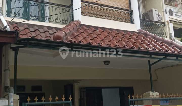 Rumah 3 Lantai Siap Huni di Komplek Rawamangun Rumah 3 Lantai Siap Huni di Komplek Rawamangun