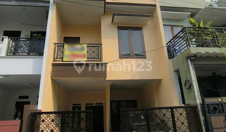 Rumah Siap Huni 3 Lantai di Jl. Ikan dekat LRT dan Al Azhar